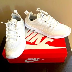 WMN Nike Air Max Aixs Size 9